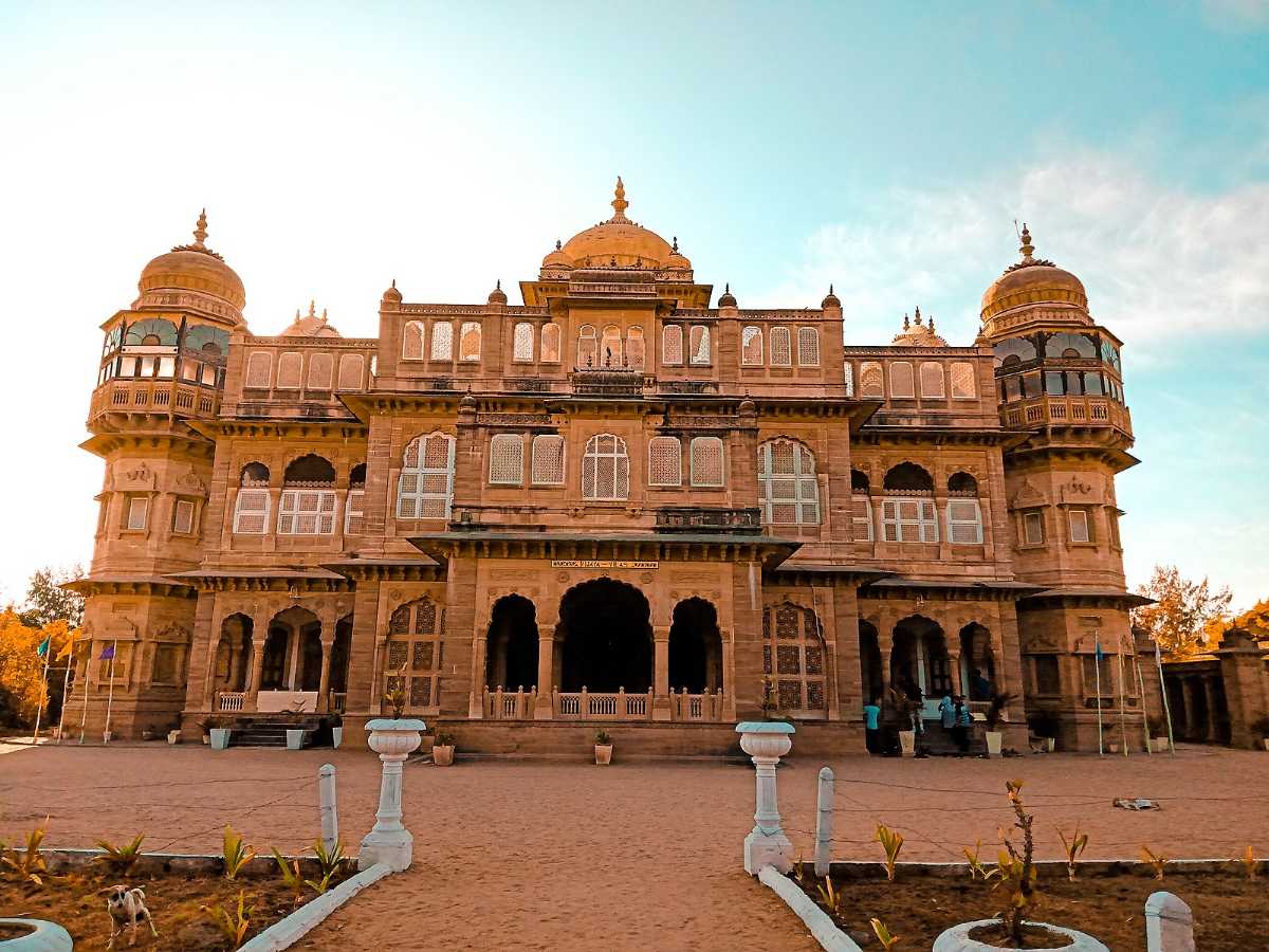 1600px-Vijay_vilas_palace_kutch_gujarat_5_20220825132712